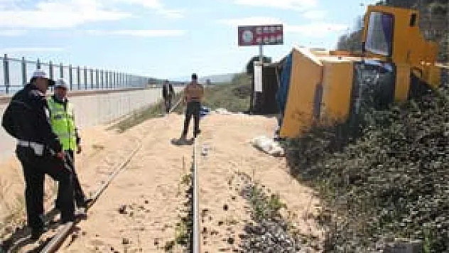 Buğday Yüklü Tır Tren Yoluna Uçtu