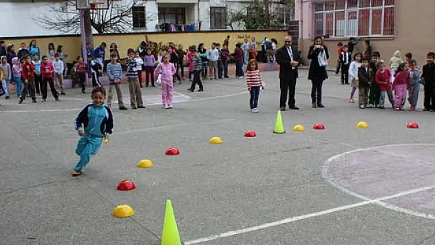 NURİ PAMİR İLKOKULU'NDA GELENEKSEL ÇOCUK OYUNLARI ŞENLİĞİ