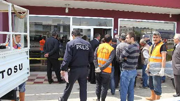 GALERİCİ İŞ YERİNDE ÖLÜ BULUNDU