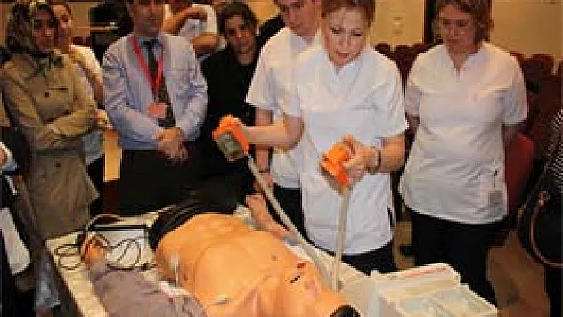 Hemşirelere Hayat Kurtarma Kursu