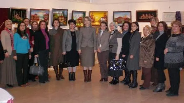 Milli Eğitimden Özel Karma sergiye yakın ilgi