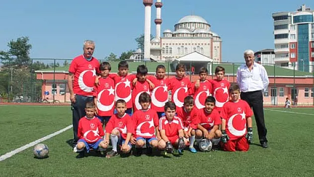 ÇGS'den Bayrak protestosu