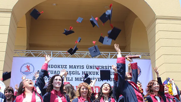 Çarşamba İlk Hukuk Mezunlarını verdi