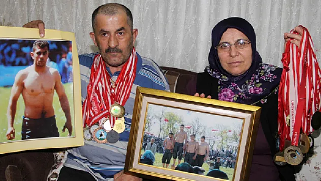 BAŞPEHLİVAN FATİH ATLI'NIN BABA EVİNDE BÜYÜK SEVİNÇ