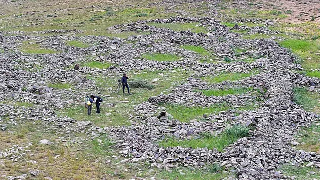 3 bin rakımlı bölgede 50 odalı kale kalıntısı tespit edildi