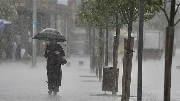3 bölgede sağanak alarmı! Kuvvetli yağış, toz taşınımı ve çığ riski uyarısı