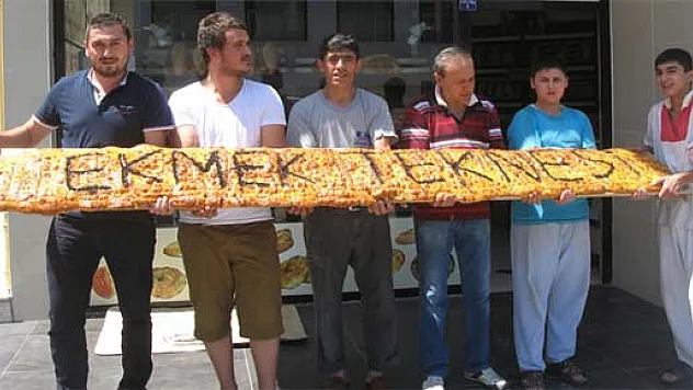 3 metrelik dev ramazan pidesi görenleri şaşırttı