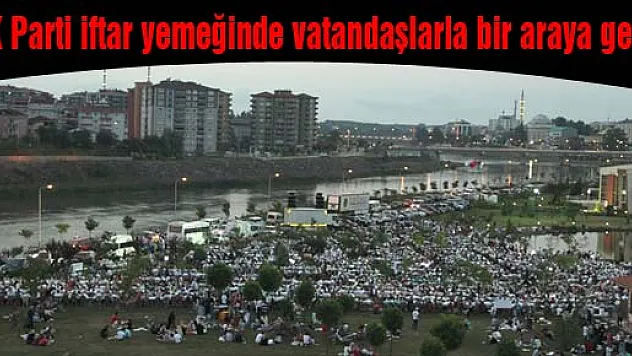 AK Parti iftar yemeğinde vatandaşlarla bir araya geldi