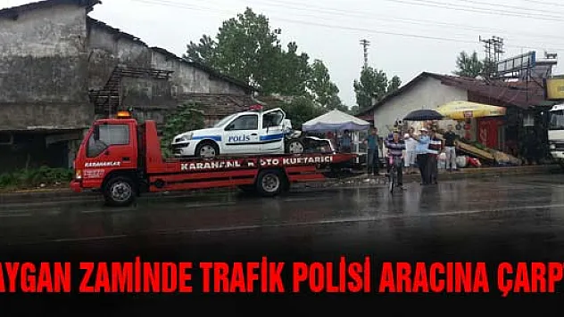 KAYGAN ZAMİNDE TRAFİK POLİSİ ARACINA ÇARPTI...