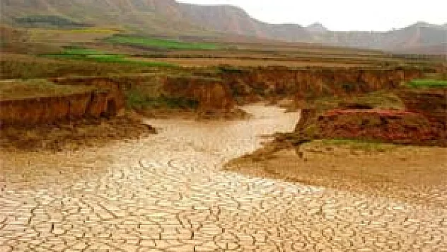 YAĞMURLAR YETERSİZ, KURAKLIK KAPIDA !