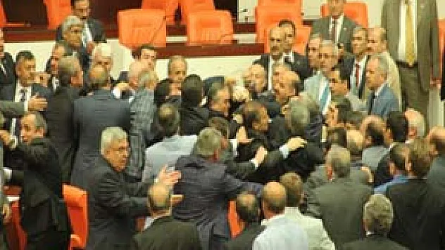 TBMM Genel Kurulu'nda yumruklu kavga