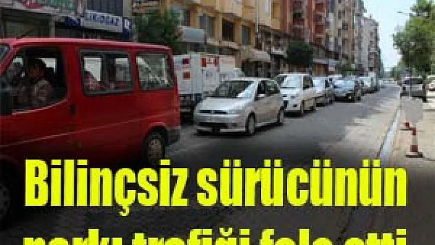 Bilinçsiz sürücünün parkı trafiği felç etti
