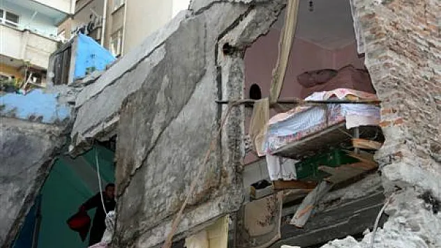 İnşaat çalışmasında bina çöktü