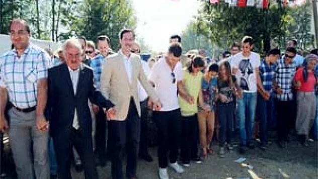 ERDOĞAN TOK, KADINLI-ERKEKLİ HORON TEPTİ