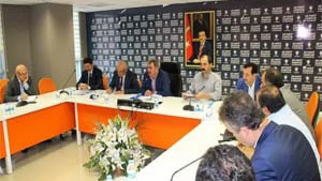 AK PARTİ'DE BAŞKANLAR ZİRVESİ