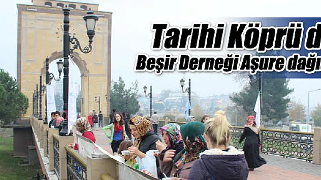 Tarihi Köprü de Beşir Derneği Aşure dağıttı