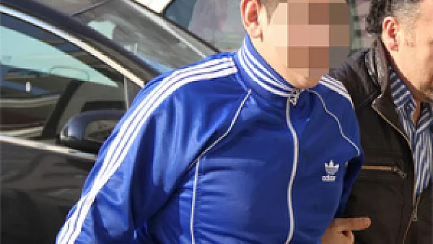 2 KARDEŞİ BIÇAKLAYAN GENÇ SERBEST 