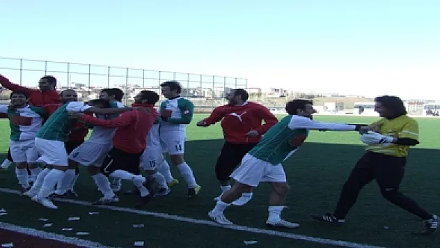 HAKEME TEPKİ DİNMİYOR