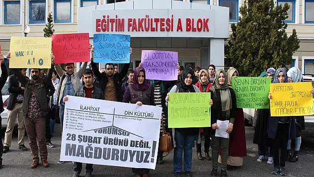 DİKAB ÖĞRENCİLERİ: '28 ŞUBAT ÜRÜNÜ DEĞİL, MAĞDURUYUZ'