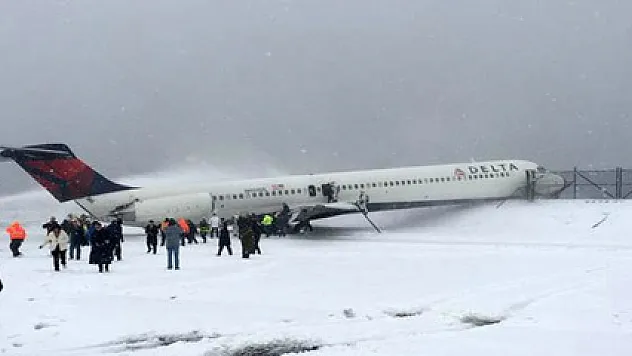 ABD'de uçak pistten çıktı!