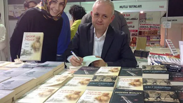 Üner, İstanbullu Okurlarıyla Buluştu