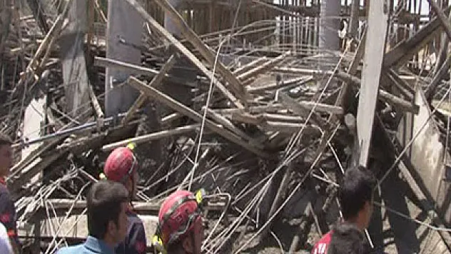 Bangladeş'te inşaat çöktü!