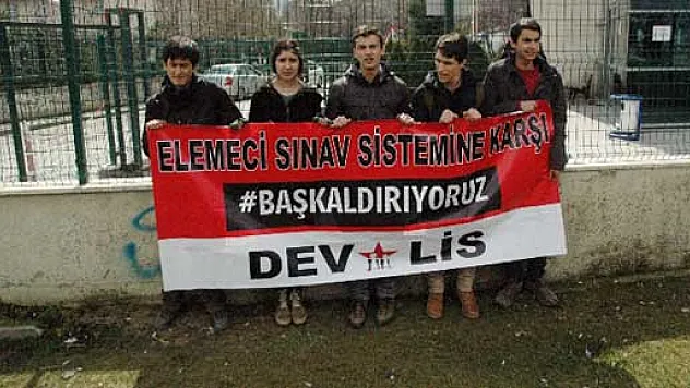 ÖSYM binasında zincirli eylem