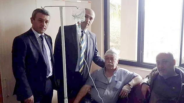 Uyuyan çocuğunu öldü sanıp doktoru sopayla dövdü