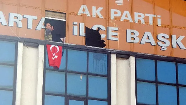 AK Parti binasına silahlı baskın!