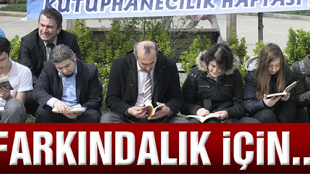 FARKINDALIK İÇİN OTURARAK KİTAP OKUDULAR…