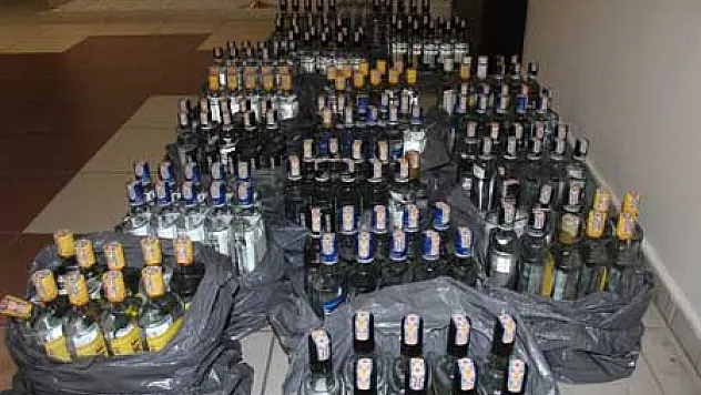 Otomobilde 198 Şişe Kaçak İçki Ele Geçti