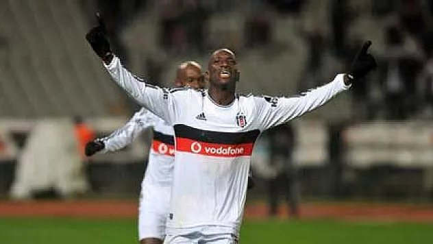 Demba ba maç sonrası namaz kılmaya gitti