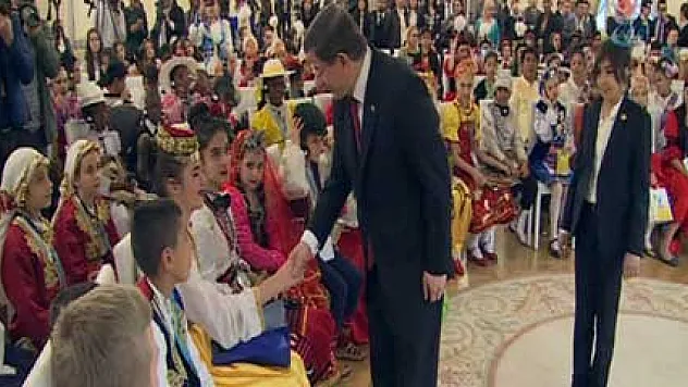 Davutoğlu'nun koruması 11 yaşındaki Ece oldu