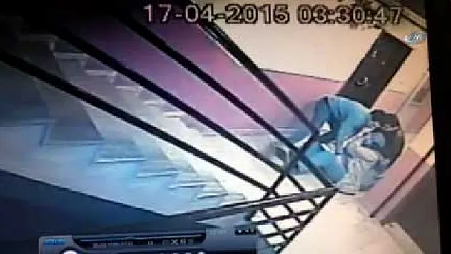 Kazaklı gasp güvenlik kamerasında