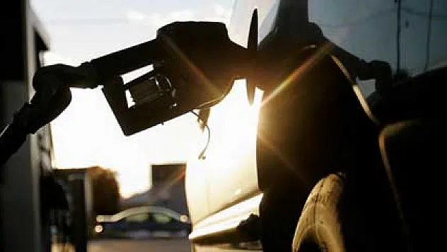 Benzin ve motorine bir zam daha!