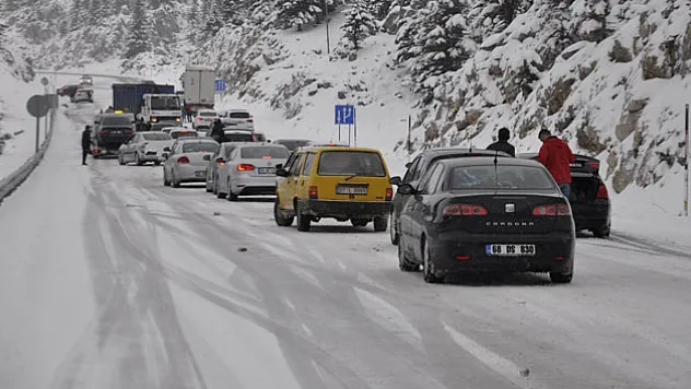 Antalya yolu ulaşıma kapandı