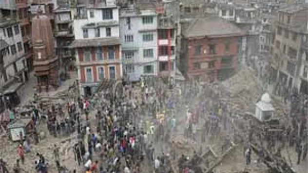 Nepal'de ölü sayısı 2 bine yükseldi