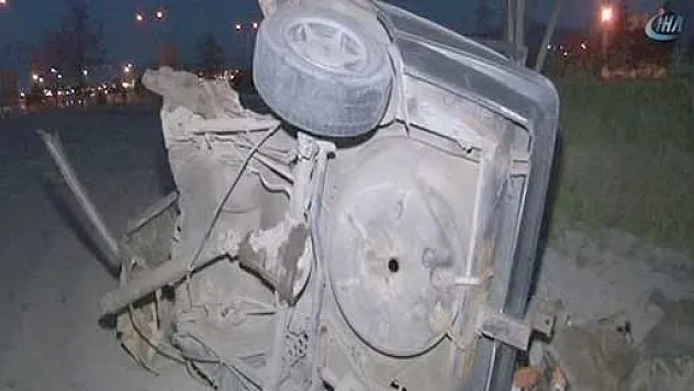 İkiye bölünen otomobilden sağ çıktılar