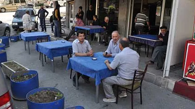 Kahvehane ve eve silahlı saldırı: 1 ölü, 12 yaralı