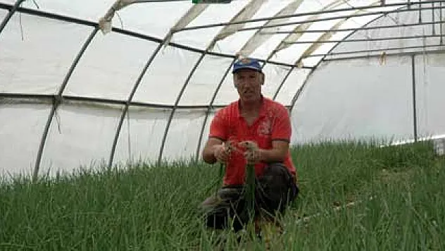 Kar suyuyla ürettiği sebzelerle bakın ne hedefliyor!