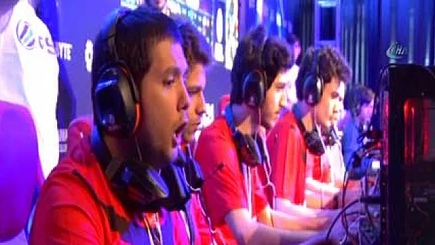 Şampiyonluk için gün boyunca oyun oynadılar