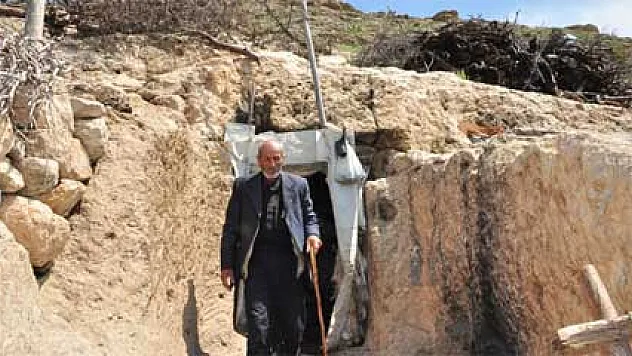 Çözüm süreciyle köylerine dönen çift mağarada yaşıyor