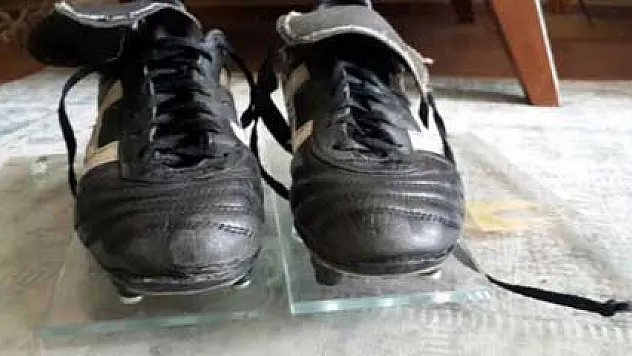 Hagi'nin UEFA Kupası'nı getiren kramponları satılıyor