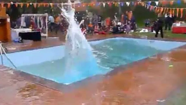 7.8'lik depremin dehşeti kamerada!