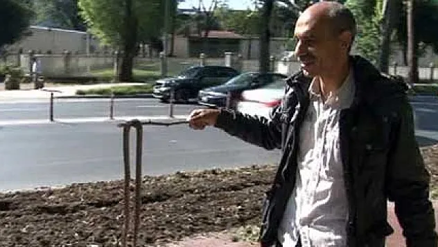 Öldürdüğü yılanla Beşiktaş'ta tur attı