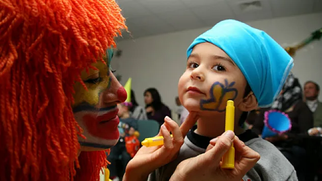 Lösemili çocuklara yılbaşı eğlencesi