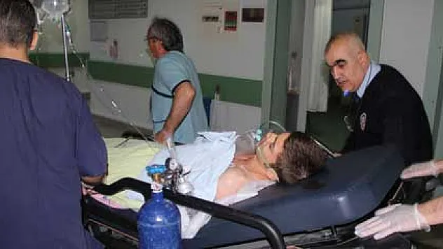 Liseli kız erkek arkadaşını bıçakla ağır yaraladı