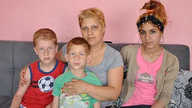 Eski eşi yedi yerinden bıçakladı, çocukları için hayata tutundu