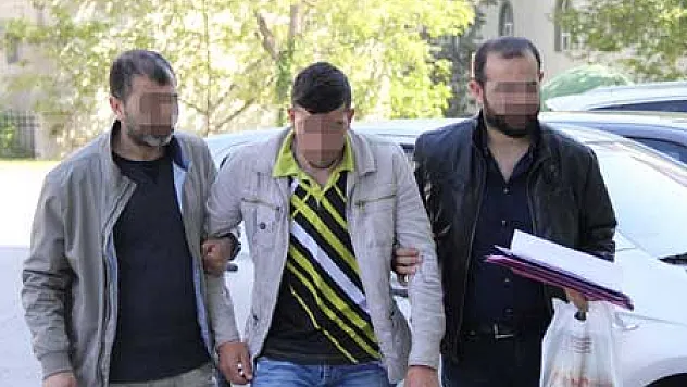 Parkta Bonzai İle Yakalandı