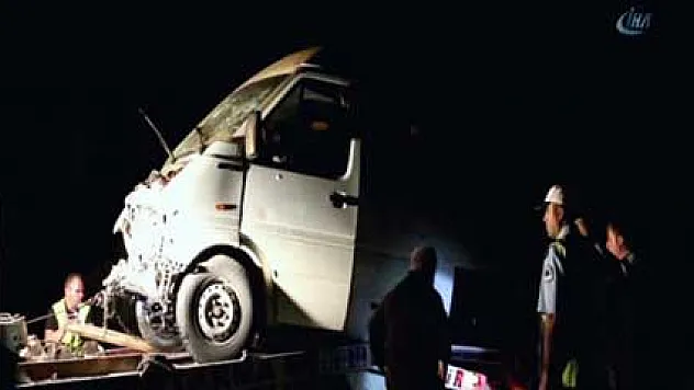 CHP'nin seçim minibüsü kaza yaptı: 1 ölü 8 yaralı